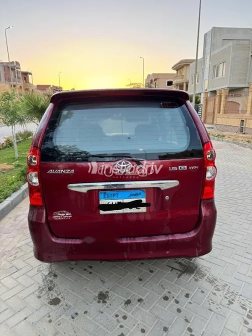 تويوتا افانزا 2008 أحمر غامق مستعملة للبيع - 1