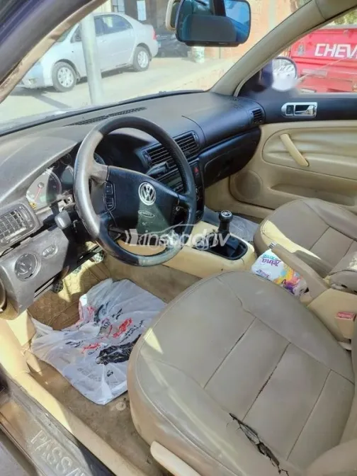 فولكس فاغن باسات 2003 أزرق غامق مستعملة للبيع - 2