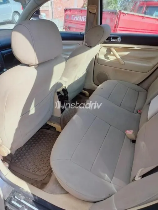 فولكس فاغن باسات 2003 أزرق غامق مستعملة للبيع - 3