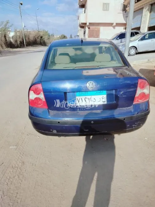 فولكس فاغن باسات 2003 أزرق غامق مستعملة للبيع - 4