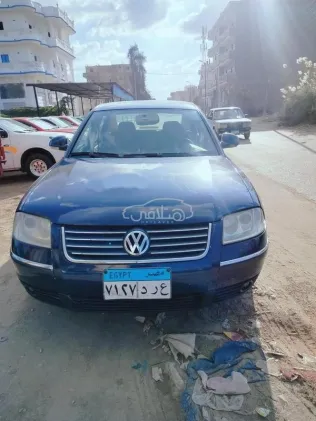 فولكس فاغن باسات 2003 أزرق غامق مستعملة للبيع