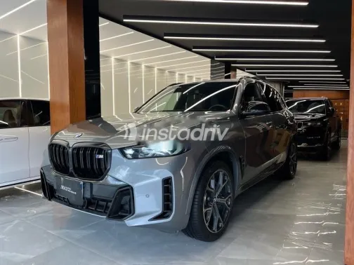 بي ام دبليو X5 2024 فضي مستعملة للبيع - 1