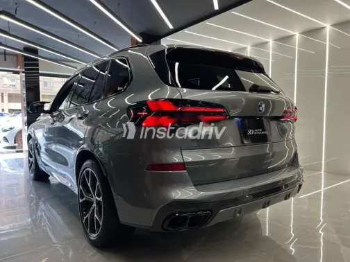 بي ام دبليو X5 2024 فضي مستعملة للبيع - 2
