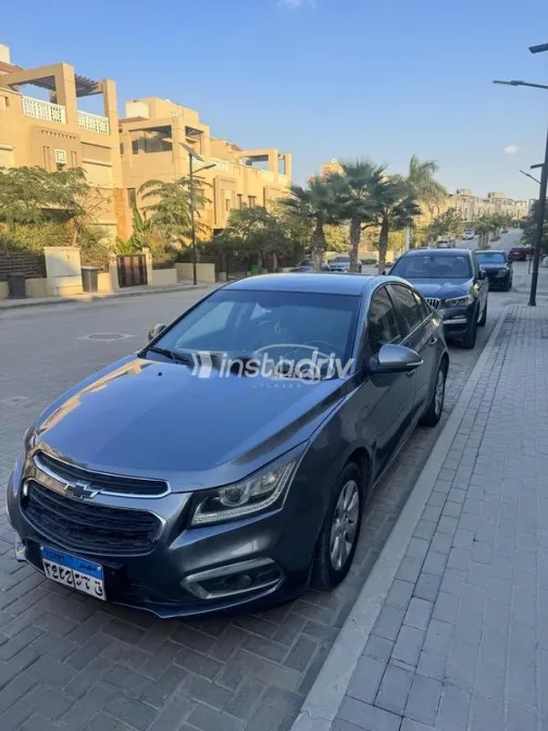 شيفروليه كروز 2016 أبيض مستعملة للبيع - 2