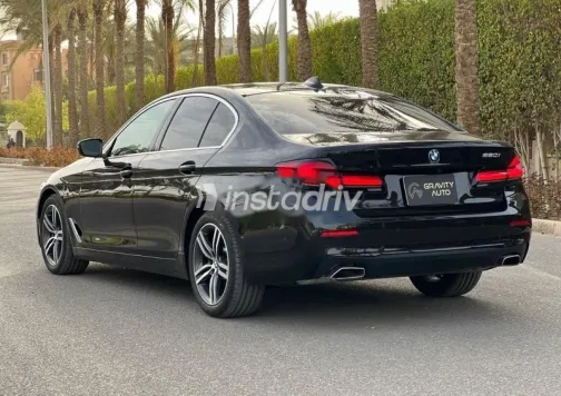 بي ام دبليو 520 2023 أسود مستعملة للبيع - 4