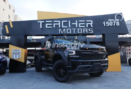 شيفروليه سيلفرادو 2021 أبيض مستعملة للبيع - 1