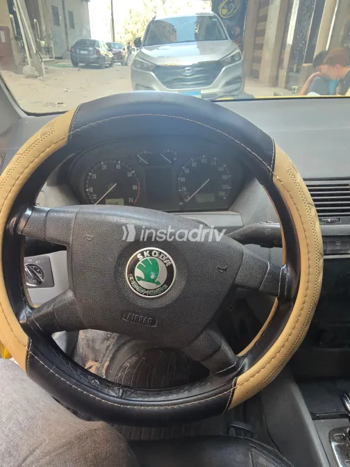 سكودا فابيا 2001 أبيض مستعملة للبيع - 5