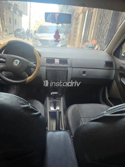 سكودا فابيا 2001 أبيض مستعملة للبيع - 7