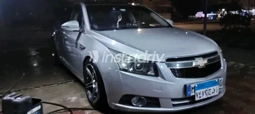 شيفروليه كروز 2010 أبيض مستعملة للبيع - 8