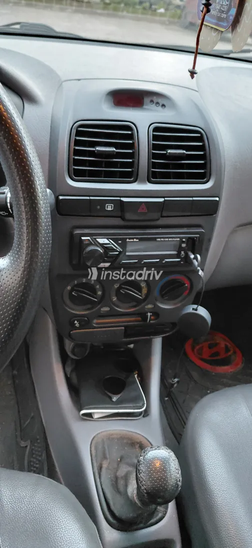 هيونداي فيرنا 2015 أبيض مستعملة للبيع - 5