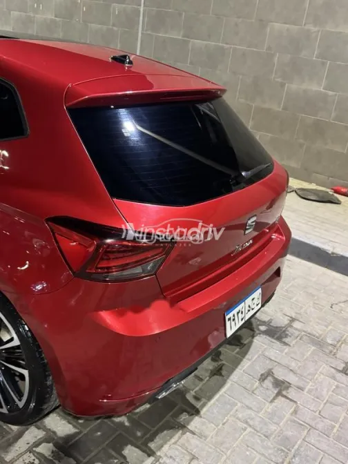 سيات ابيزا 2025 أبيض مستعملة للبيع - 4