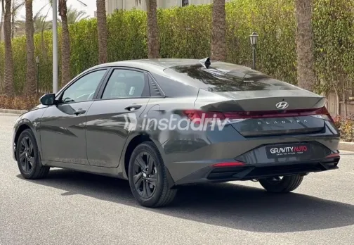 هيونداي إلنترا 2022 رمادي مستعملة للبيع - 2