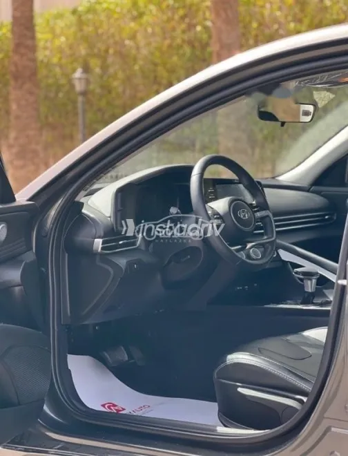 هيونداي إلنترا 2022 رمادي مستعملة للبيع - 4