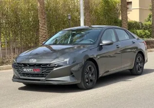 هيونداي إلنترا 2022 رمادي مستعملة للبيع