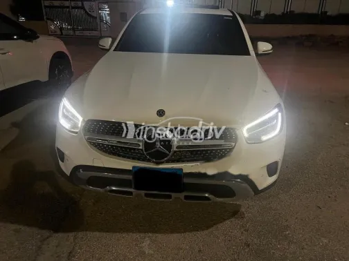 مرسيدس GLC 300 2020 أبيض مستعملة للبيع - 2