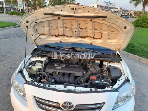 تويوتا كورولا 2009 أبيض مستعملة للبيع - 1