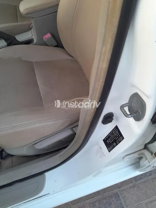 تويوتا كورولا 2009 أبيض مستعملة للبيع - 4