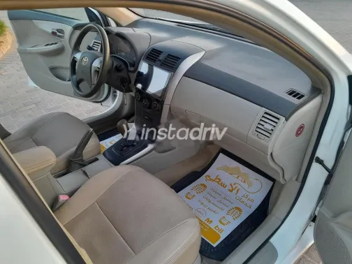 تويوتا كورولا 2009 أبيض مستعملة للبيع - 6