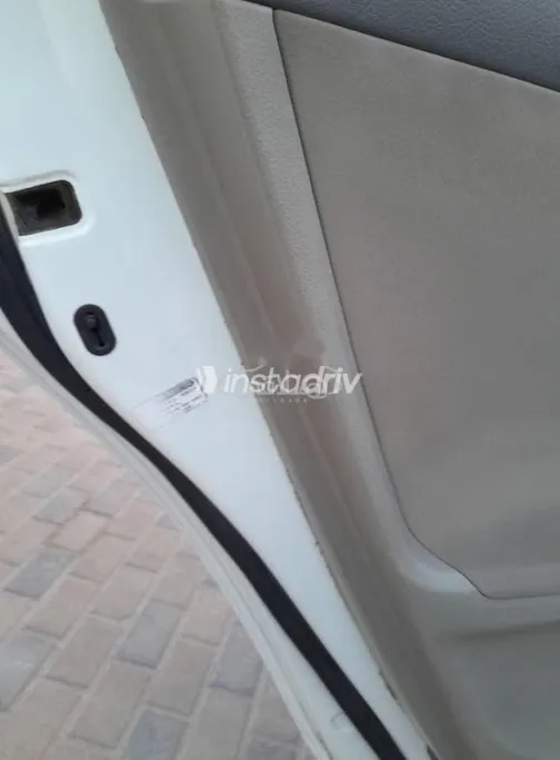 تويوتا كورولا 2009 أبيض مستعملة للبيع - 8