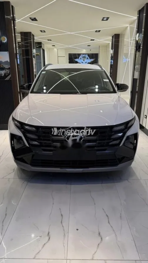 هيونداي توسان 2025 أبيض مستعملة للبيع - 1