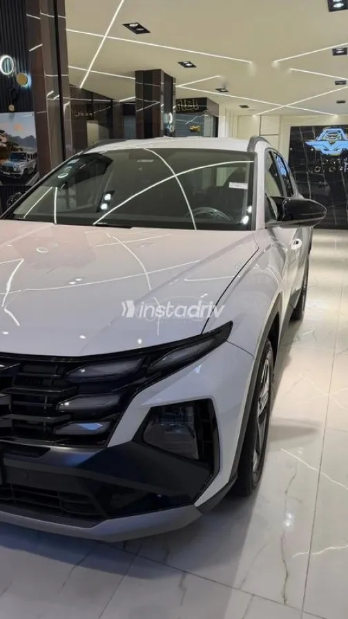 هيونداي توسان 2025 أبيض مستعملة للبيع - 2