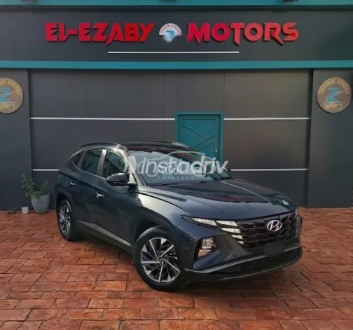 هيونداي توسان 2023 أزرق غامق مستعملة للبيع - 2