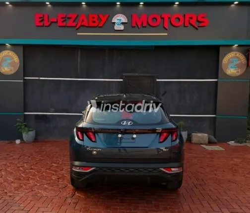 هيونداي توسان 2023 أزرق غامق مستعملة للبيع - 4