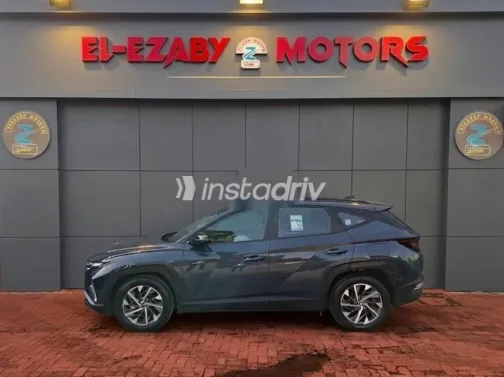 هيونداي توسان 2023 أزرق غامق مستعملة للبيع - 6