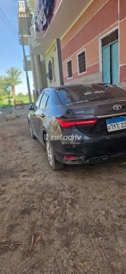 تويوتا كورولا 2019 أبيض مستعملة للبيع - 1