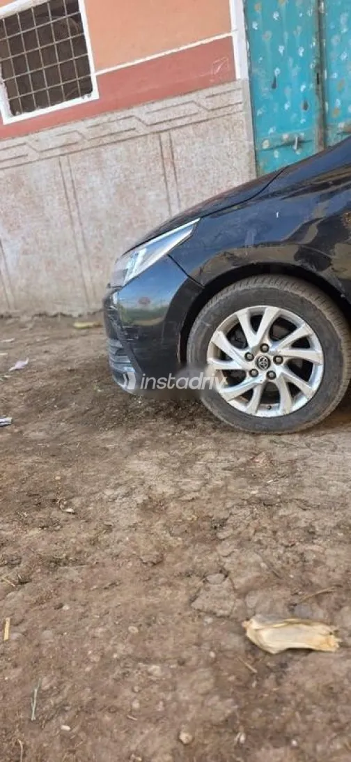 تويوتا كورولا 2019 أبيض مستعملة للبيع - 5