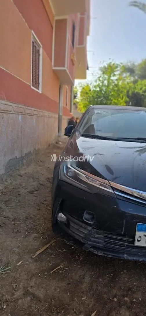 تويوتا كورولا 2019 أبيض مستعملة للبيع - 7