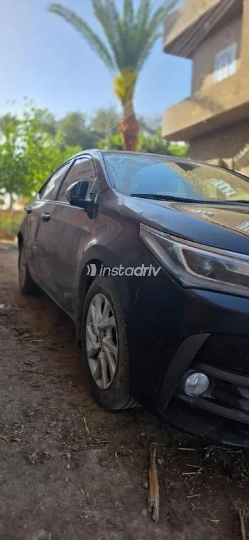 تويوتا كورولا 2019 أبيض مستعملة للبيع - 8