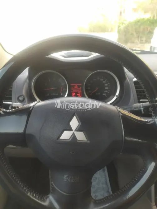 ميتسوبيشي لانسر اى اكس شارك 2017 أحمر غامق مستعملة للبيع - 4