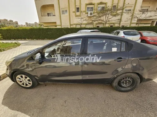 كيا ريو 2015 رمادي مستعملة للبيع - 4