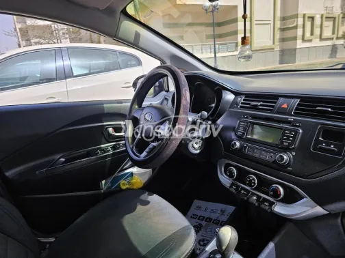 كيا ريو 2015 رمادي مستعملة للبيع - 8