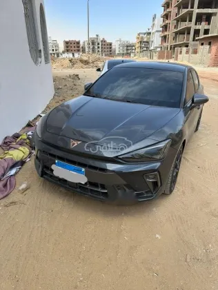 كوبرا ليون 2025 أبيض مستعملة للبيع