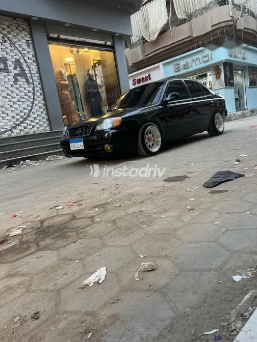 هيونداي فيرنا 2010 أسود مستعملة للبيع - 1