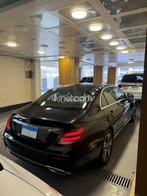 مرسيدس E 180 2019 أسود مستعملة للبيع - 2