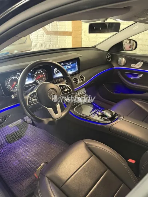 مرسيدس E 180 2019 أسود مستعملة للبيع - 5