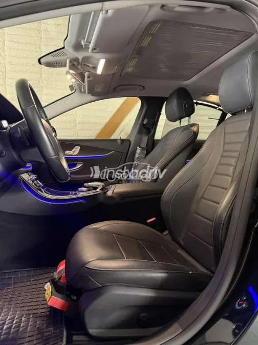 مرسيدس E 180 2019 أسود مستعملة للبيع - 6