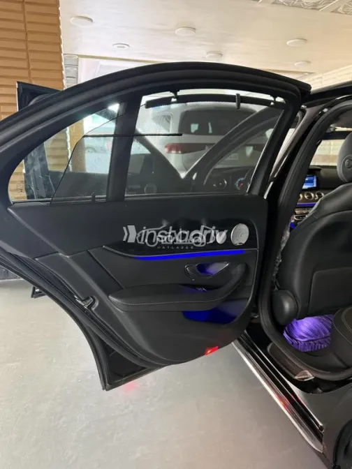 مرسيدس E 180 2019 أسود مستعملة للبيع - 8