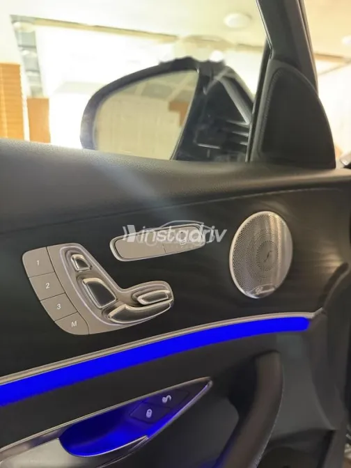 مرسيدس E 180 2019 أسود مستعملة للبيع - 9