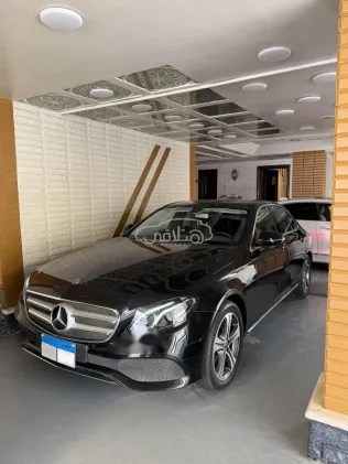 مرسيدس E 180 2019 أسود مستعملة للبيع