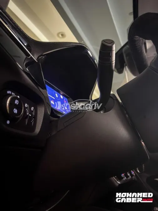 Opel Crossland 2022 Red Used for Sale - 3