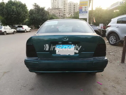 تويوتا كورولا 1996 أبيض مستعملة للبيع - 1