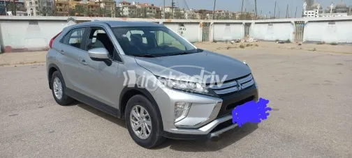 ميتسوبيشي اكليبس كروس 2018 فضي مستعملة للبيع - 1