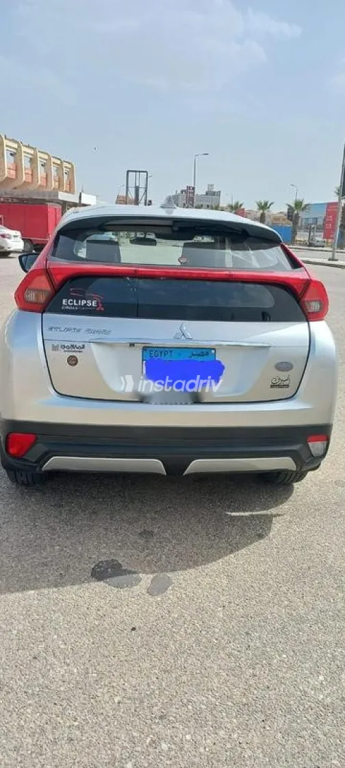 ميتسوبيشي اكليبس كروس 2018 فضي مستعملة للبيع - 2