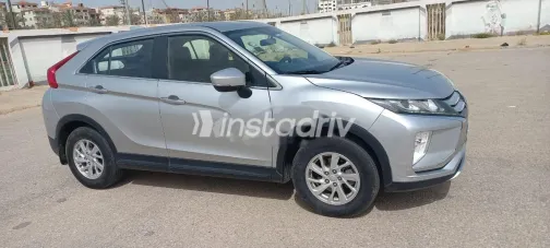 ميتسوبيشي اكليبس كروس 2018 فضي مستعملة للبيع - 4