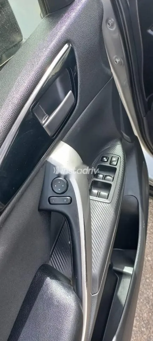 ميتسوبيشي اكليبس كروس 2018 فضي مستعملة للبيع - 5