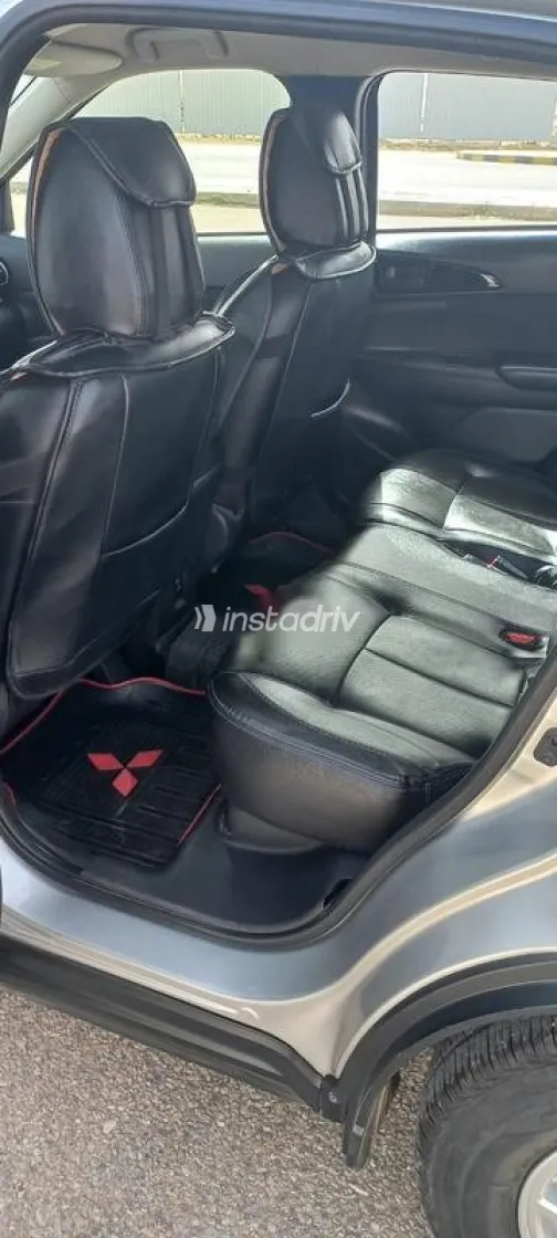 ميتسوبيشي اكليبس كروس 2018 فضي مستعملة للبيع - 6